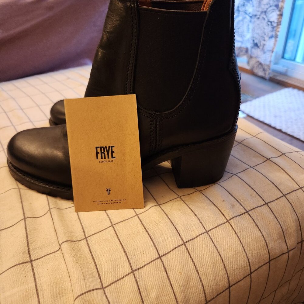 Frye women's black boots 7.5 - Picture 4 of 4